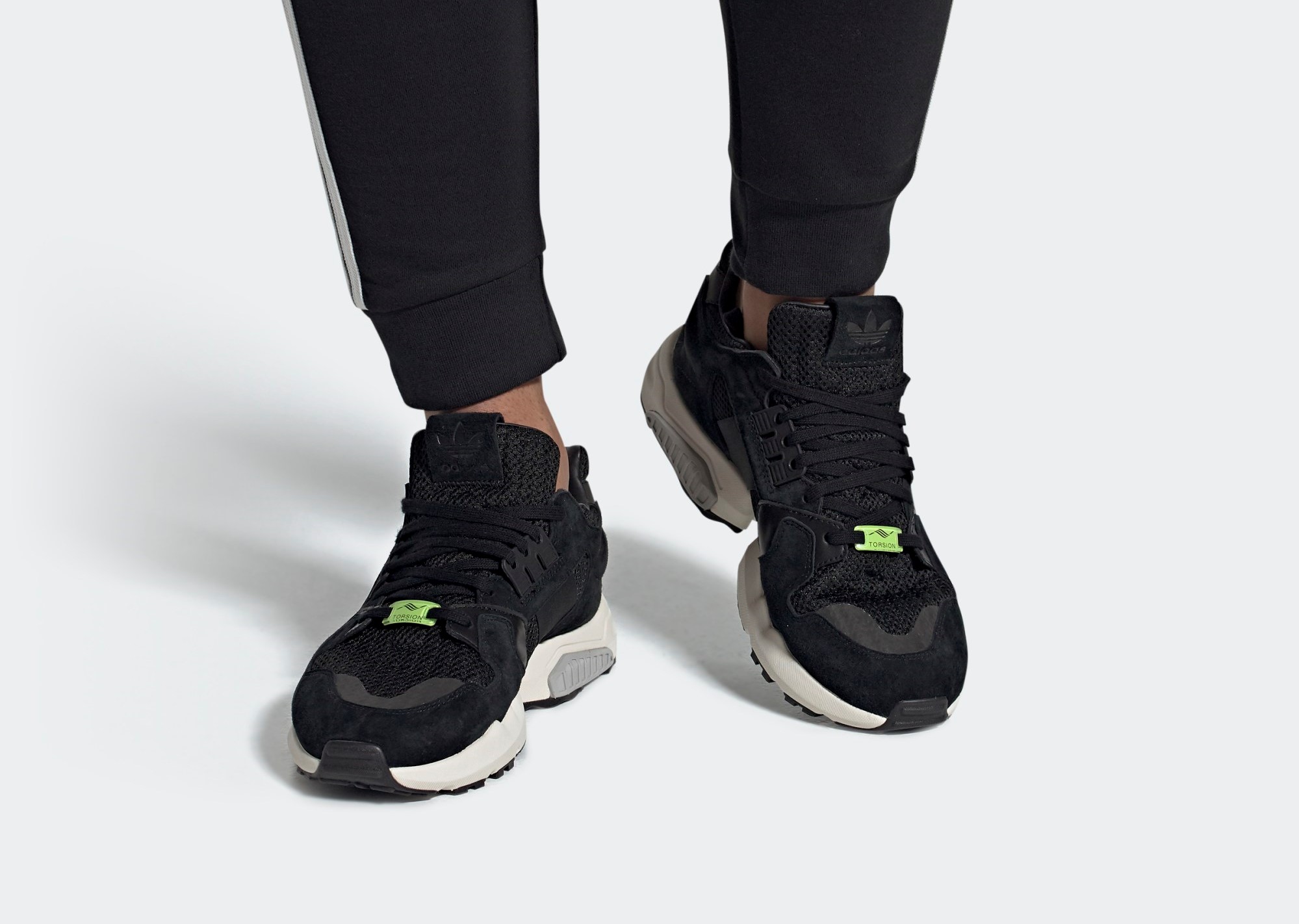 ZX_Torsion_Shoes_Black_EE4805_010_hover_standard