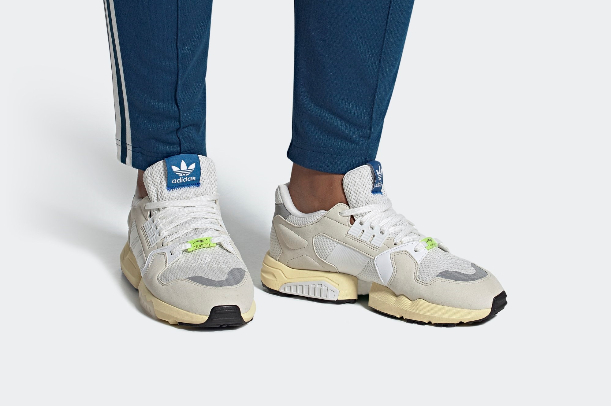 ZX_Torsion_Shoes_White_EE4791_010_hover_standard
