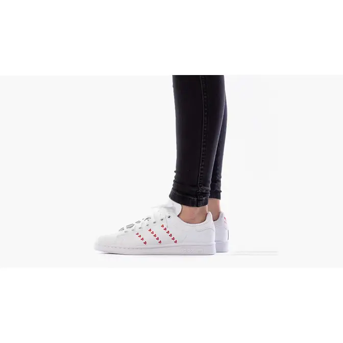 Stan smith trainers hot sale white red heart