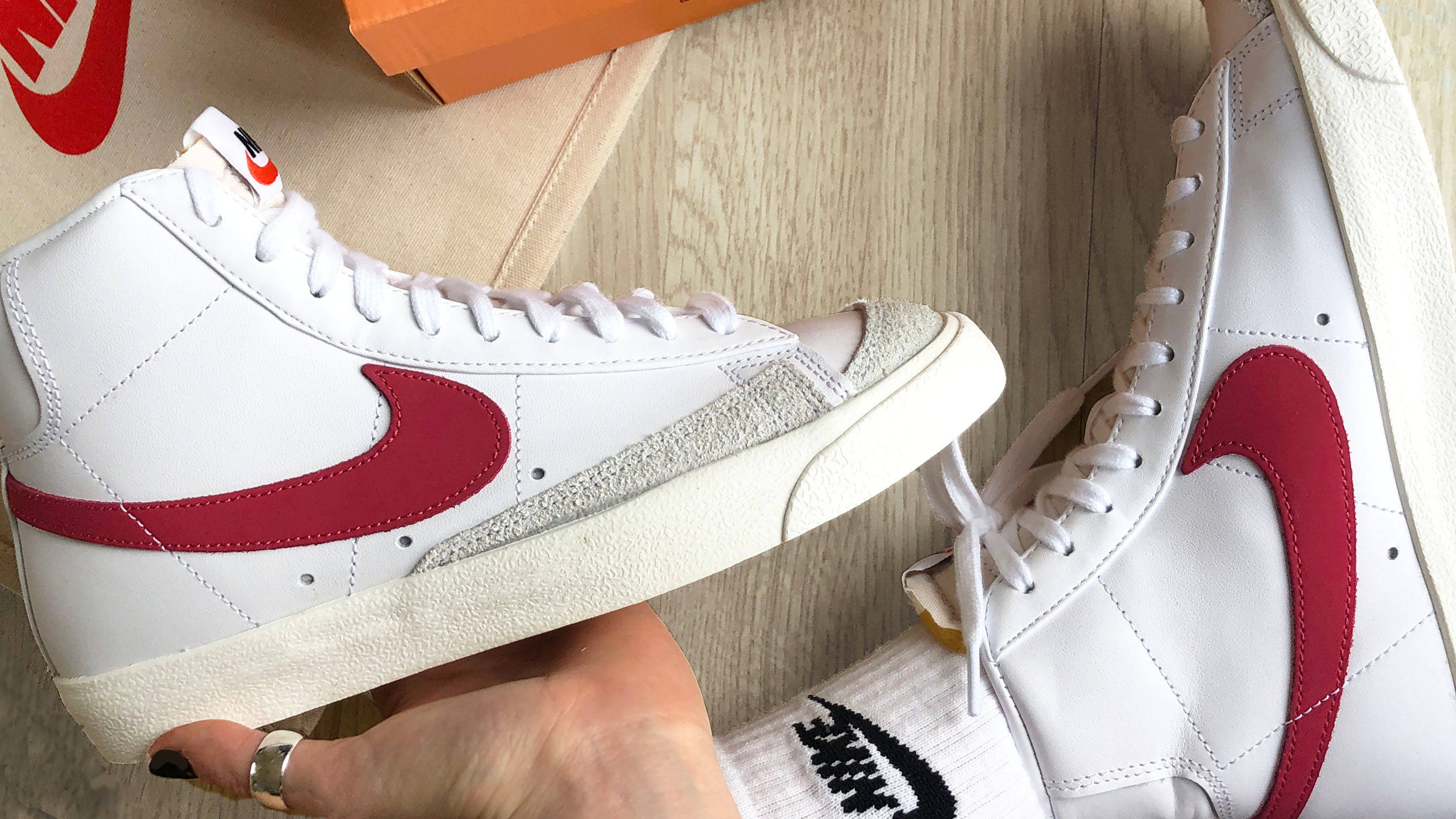 blazer mid feature