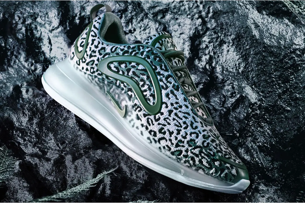 nike by you trainers