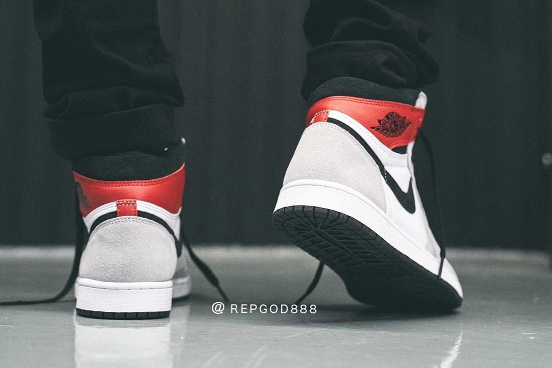 Air Jordan 1 Retro High "Light Smoke Grey"