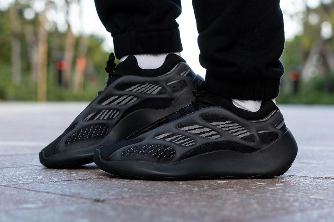 Misbruik weigeren Foto An On-Foot Look at the Yeezy 700 V3 "Alvah" | The Sole Supplier