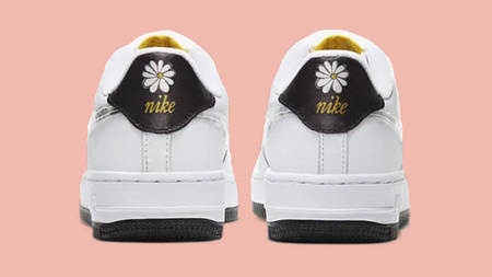 Daisy Detailing Decorates This Pretty Air Force 1 Daisy Detailing Decorates This Pretty Air Force 1