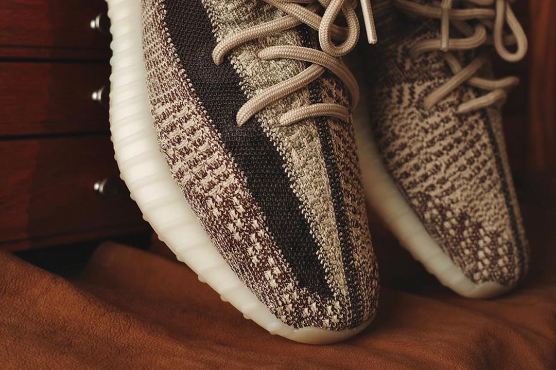 yeezy zyon stitching