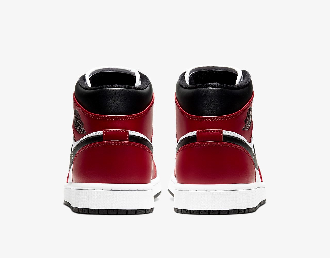 The Jordan 1 Mid “Chicago Black Toe” Launched Unexpectedly at Nike UK 5