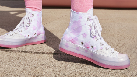 Cherry Blossom Decorates The Cutest Converse Sakura Chuck 70's