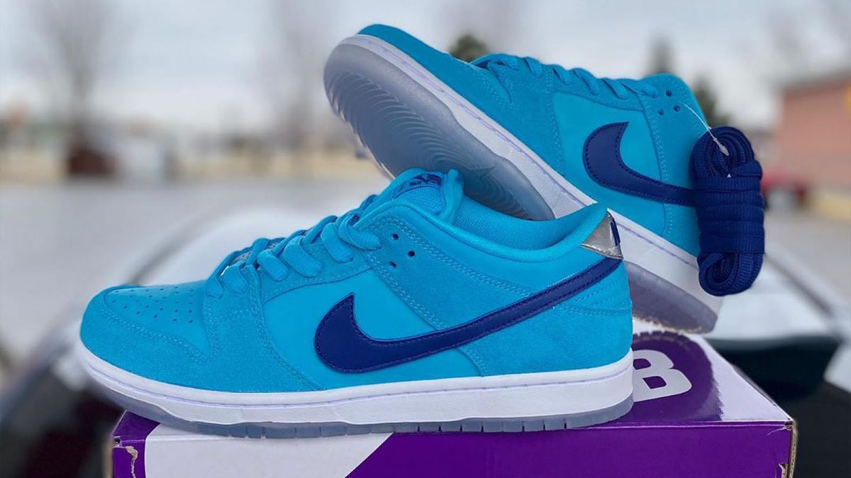 nike sb dunks light blue with green laces