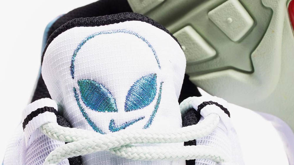 Nike Air Max 95 "Alien"