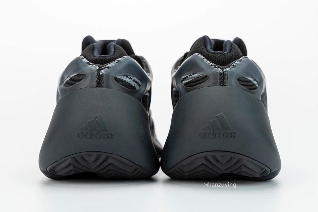 Yeezy 700 V3 "Alvah"