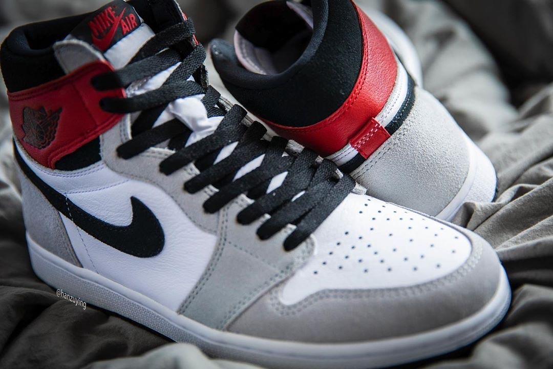 Air Jordan 1 Retro High "Light Smoke Grey"