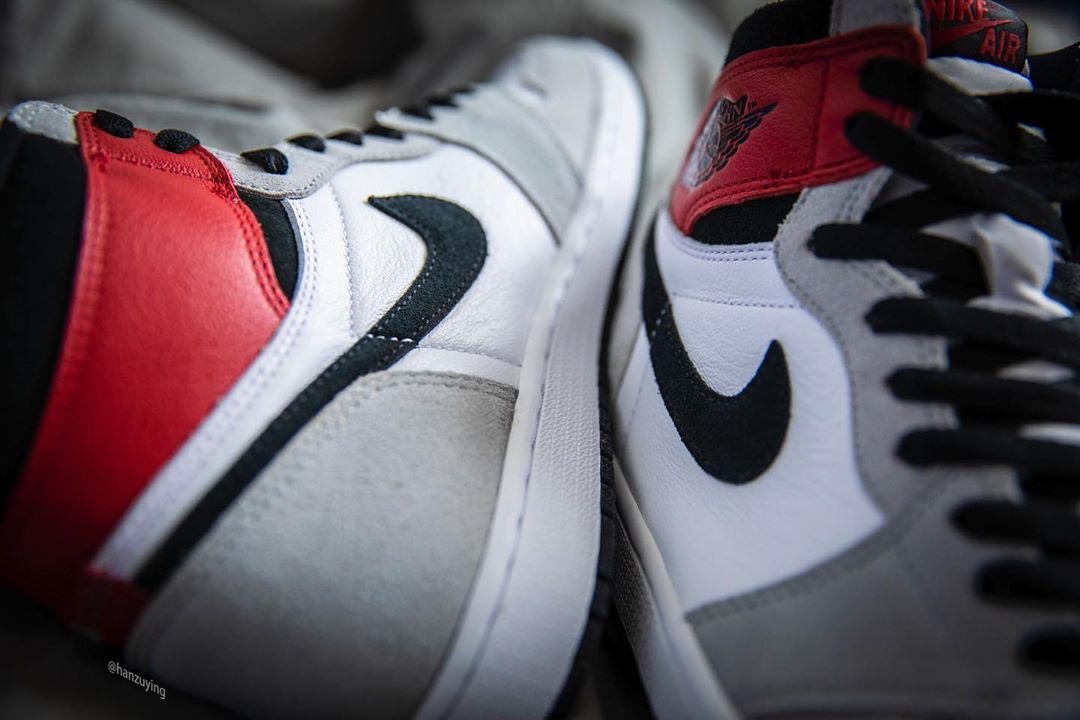 Air Jordan 1 Retro High "Light Smoke Grey"