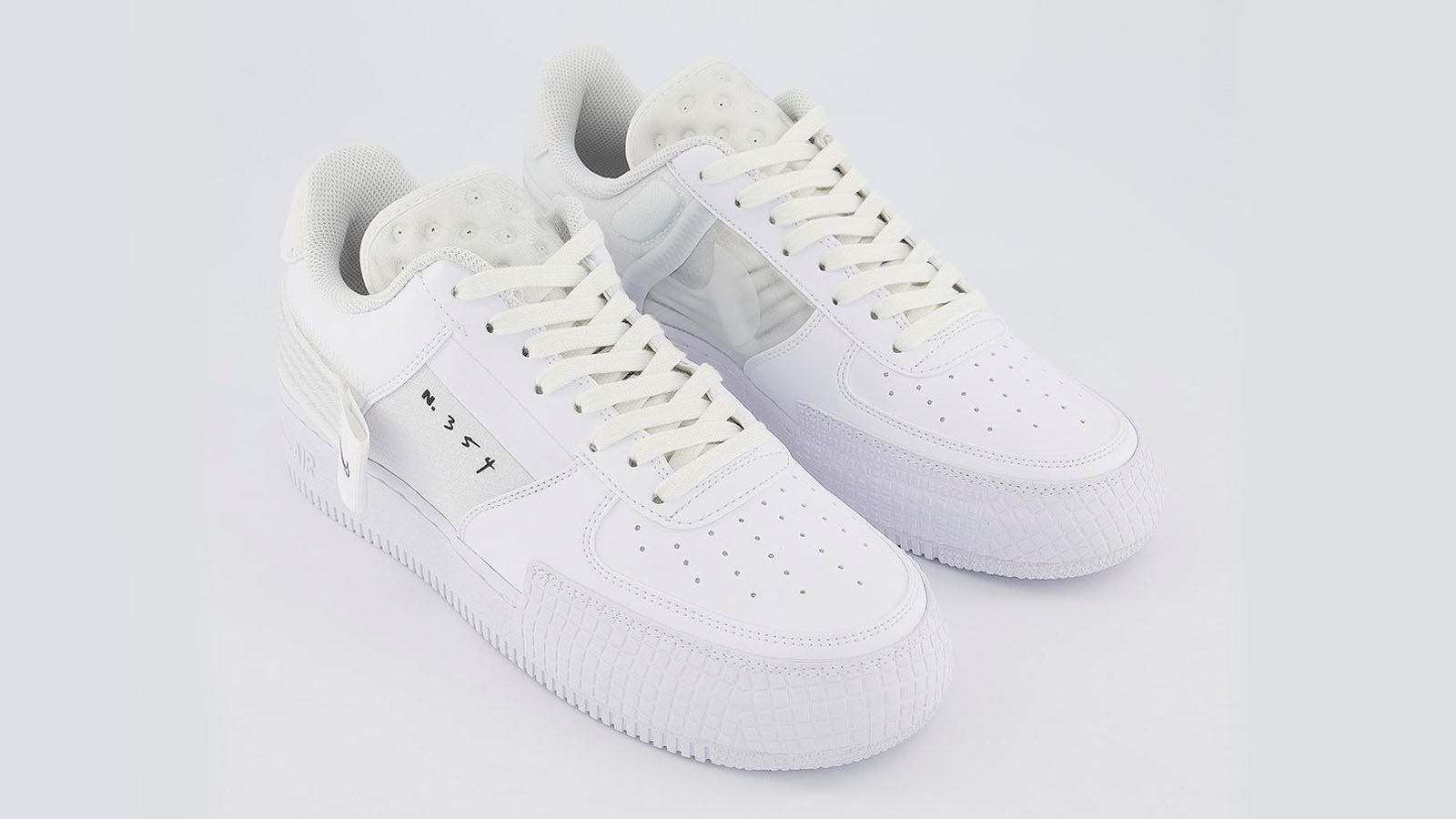 Nike Air Force 1 white type