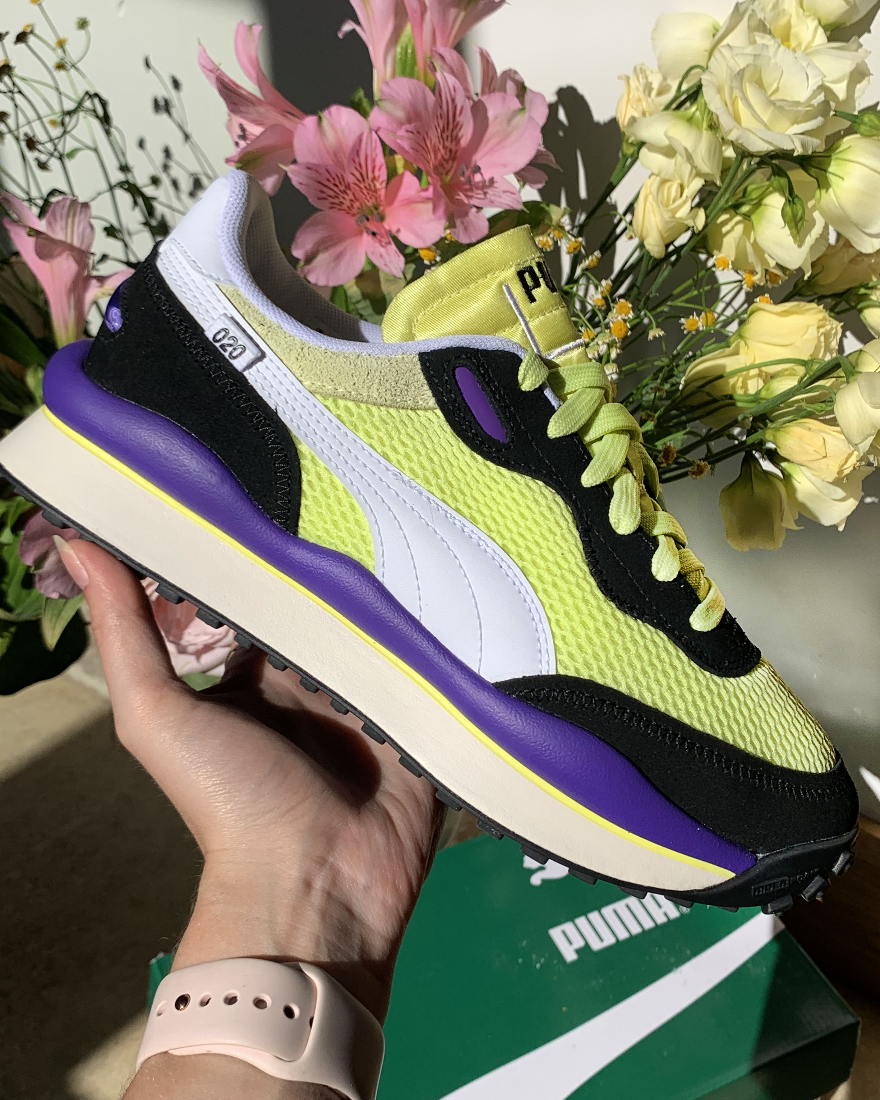 PUMA Style Rider Womens In Hand