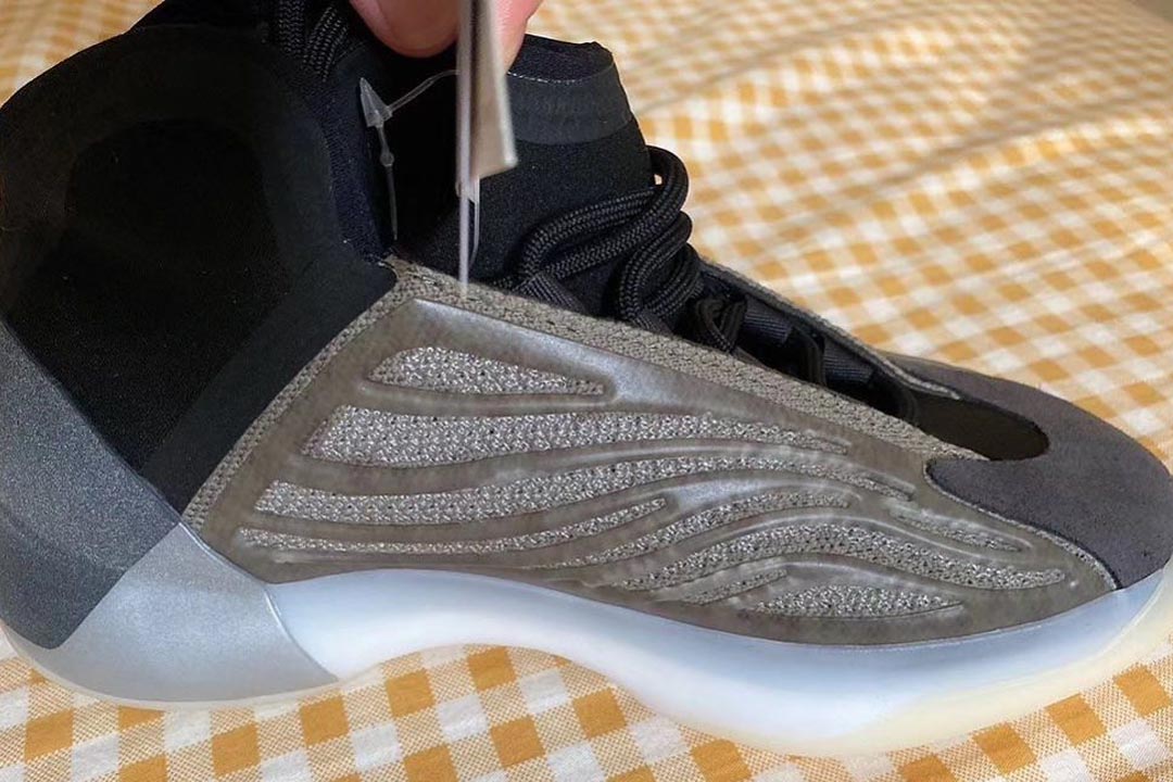 Yeezy QNTM "Barium"
