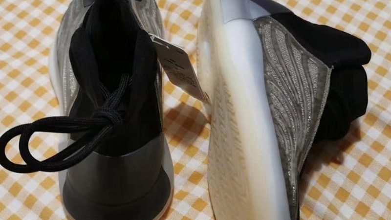 Adidas YZY QNTM Lifestyle Model Sasom