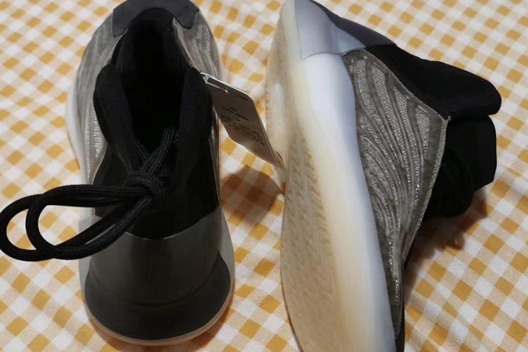 Yeezy QNTM "Barium"