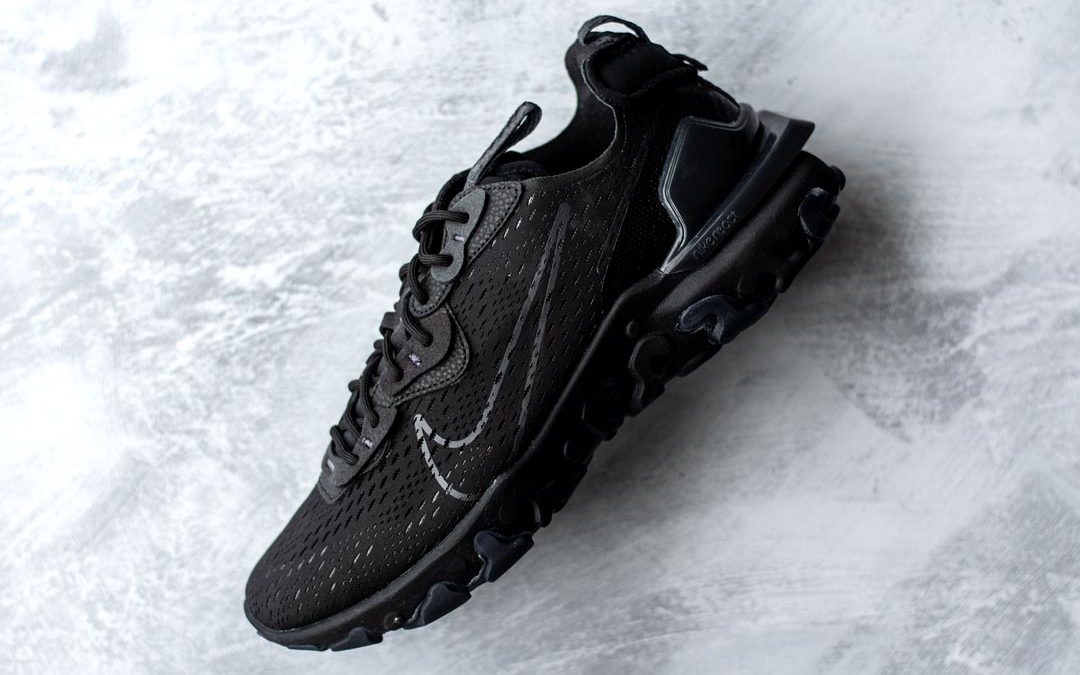 triple black nike react vision