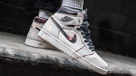 The Nike SB x Air Jordan 1 High Defiant "NYC To Paris" is Getting a Restock Very Soon! The Nike SB x Air Jordan 1 High Defiant "NYC To Paris" is Getting a Restock Very Soon!
