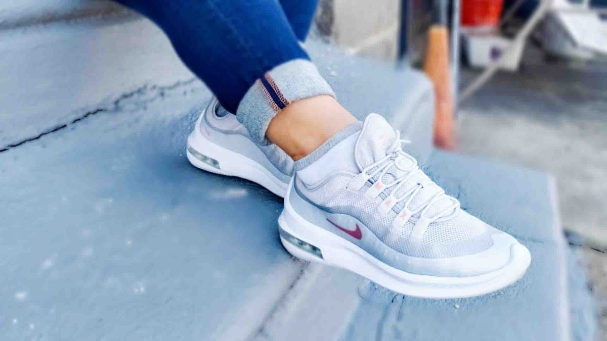 nike pale pink air max axis trainers