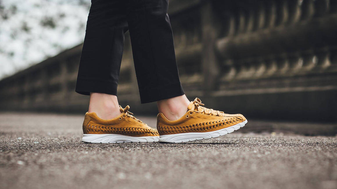 nike mayfly woven trainers