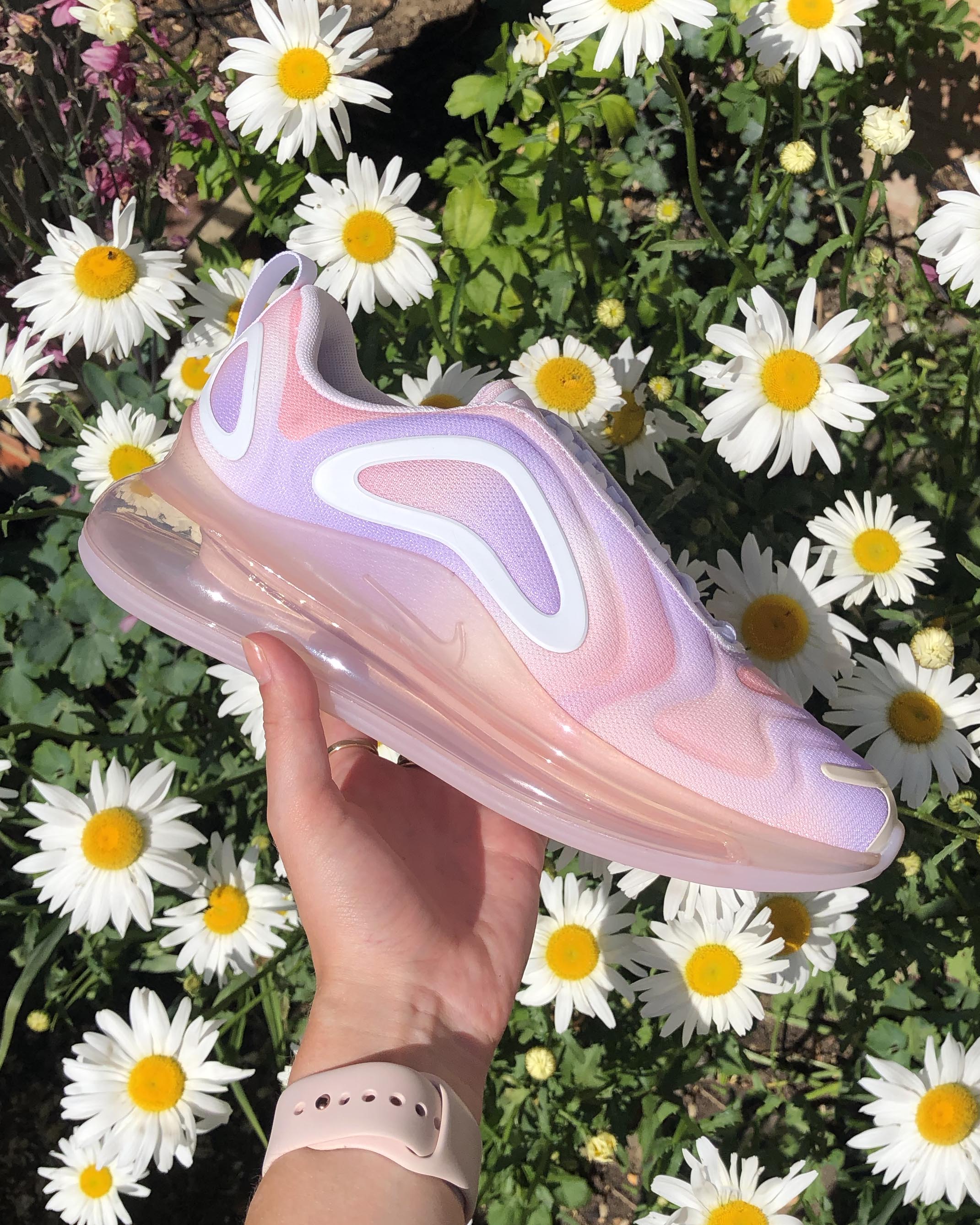 4 Air Max 720 React Light Violet Crimson Tint 2