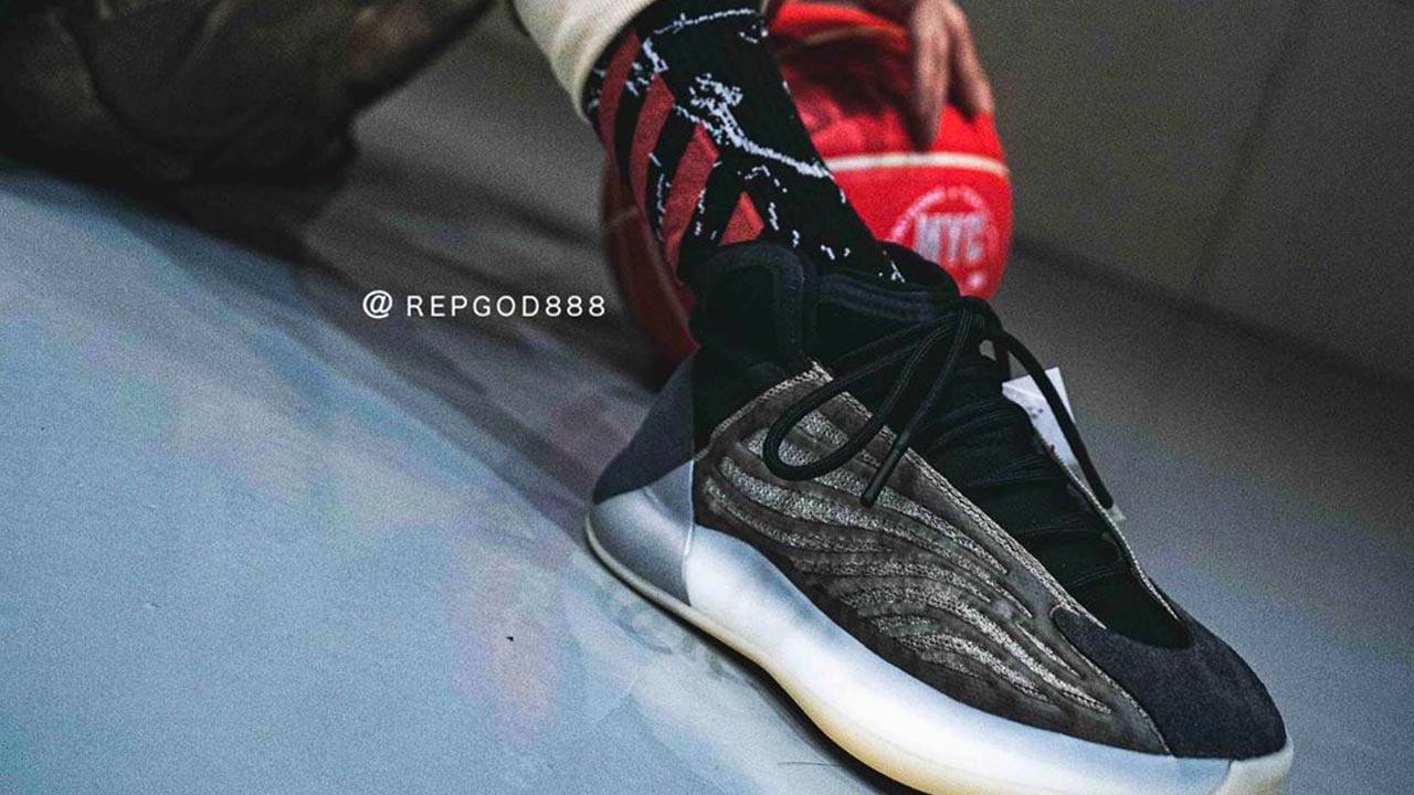 Yeezy QNTM "Barium"