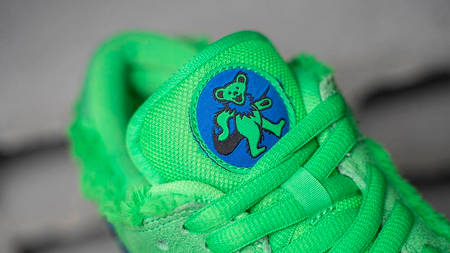 A Closer Look at the Grateful Dead x Nike SB Dunk Low A Closer Look at the Grateful Dead x Nike SB Dunk Low