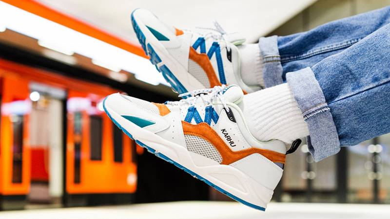 Karhu Fusion 2 Metro Pack Orange F804071 on foot side