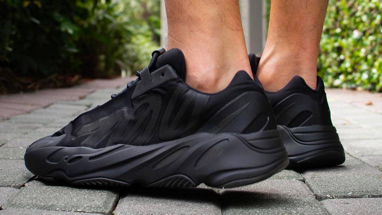 Yeezy 700 MNVN "Black"