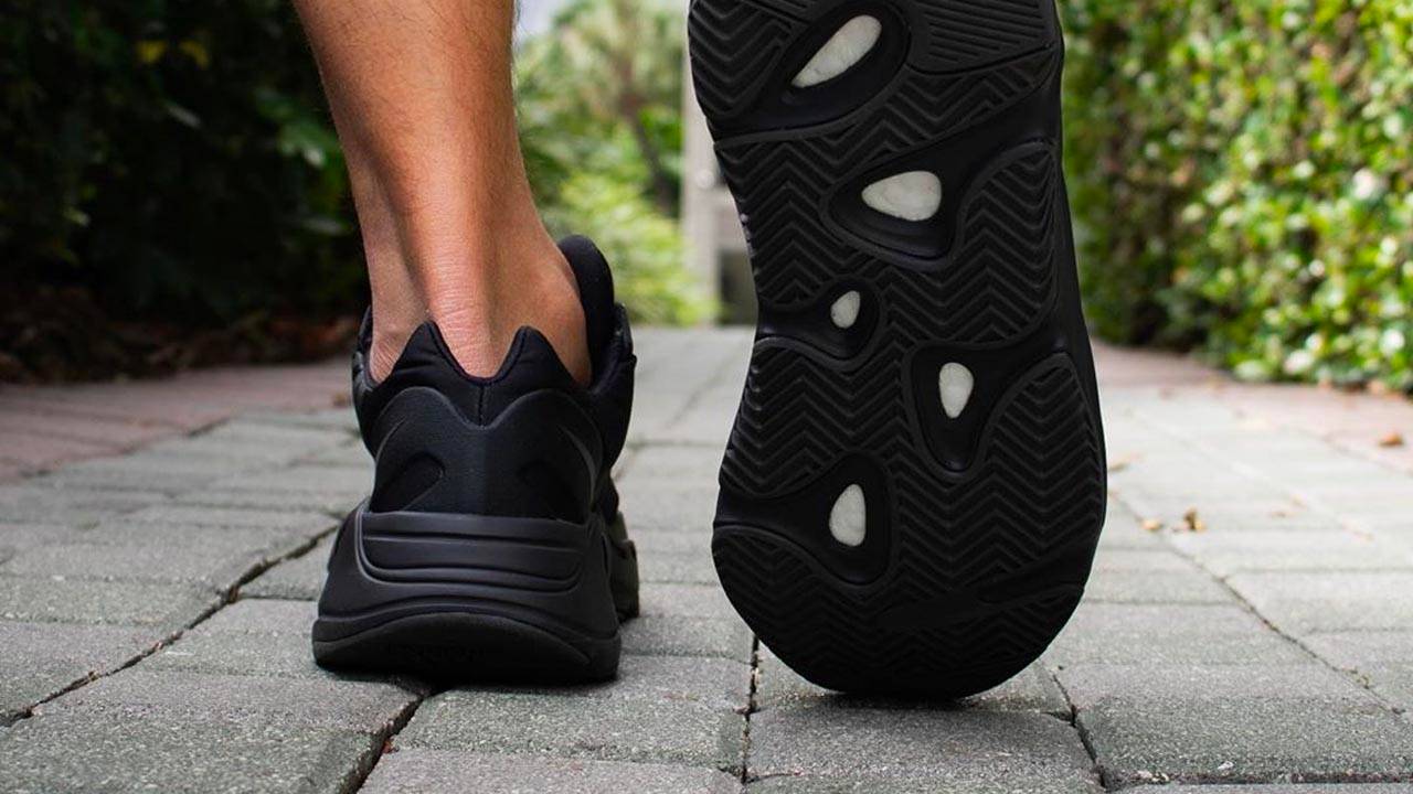 Yeezy 700 MNVN "Black"