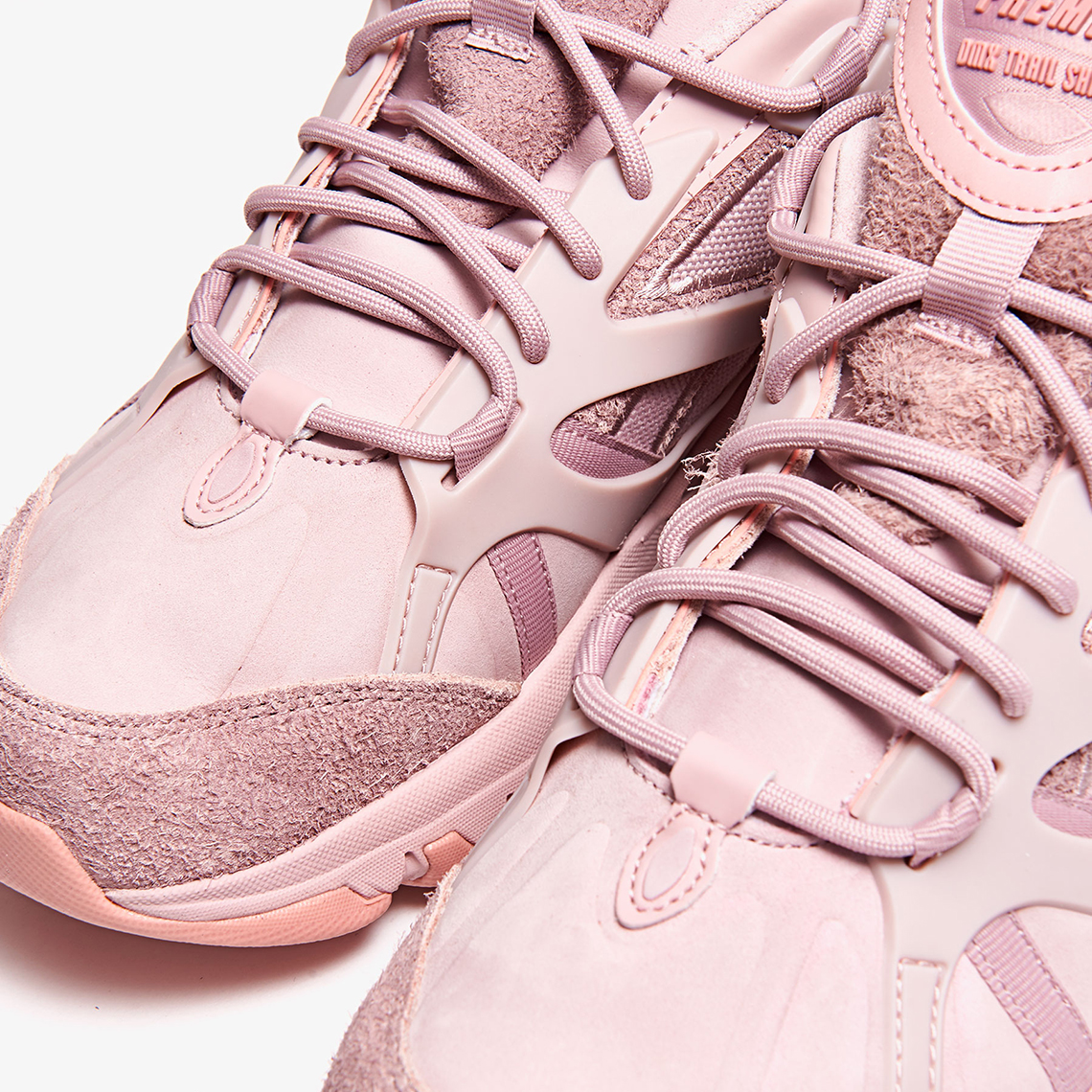 Reebok-DMX-Trail-Shadow-Pink- laces