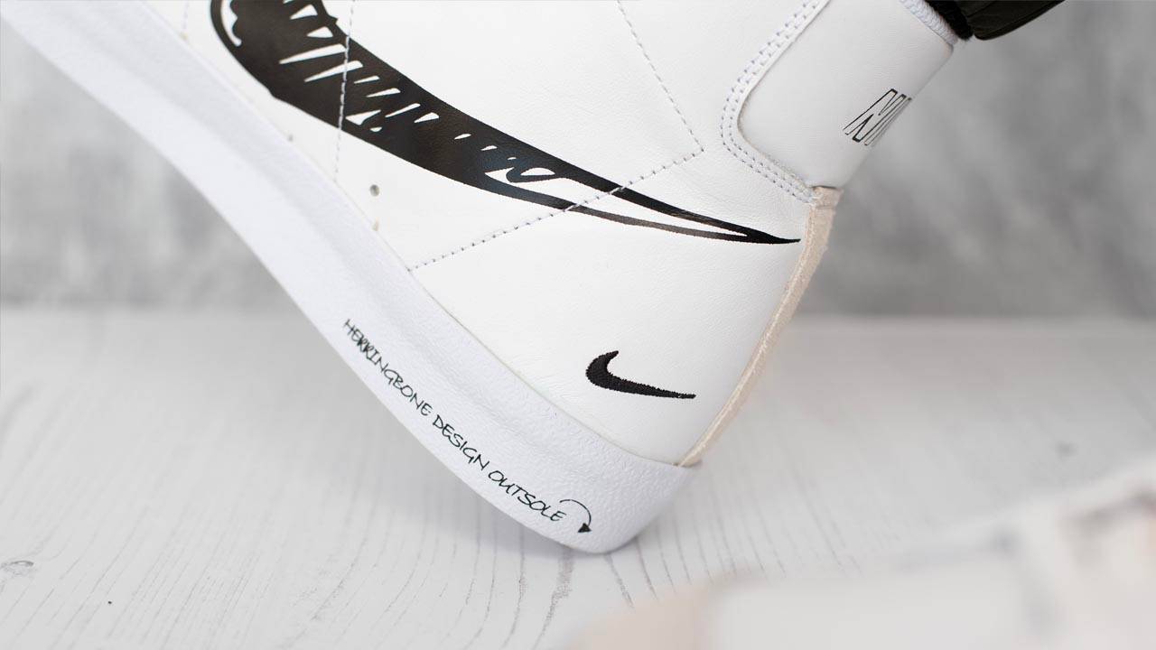 【正規保証】新作★ UK限定 NIKE BLAZER 77 VNTG SKETCH 送関込 Nike Blazer Mid 77 'Sketch - Red' CW7580-100
