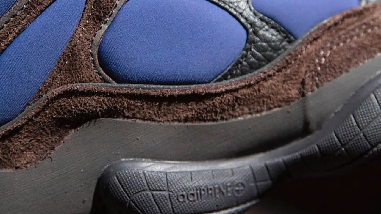 yeezy tyrian on feet