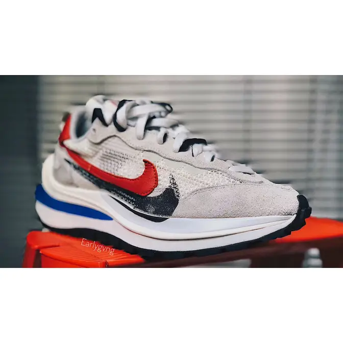 sacai x nike vaporwaffle sail sport fuchsia