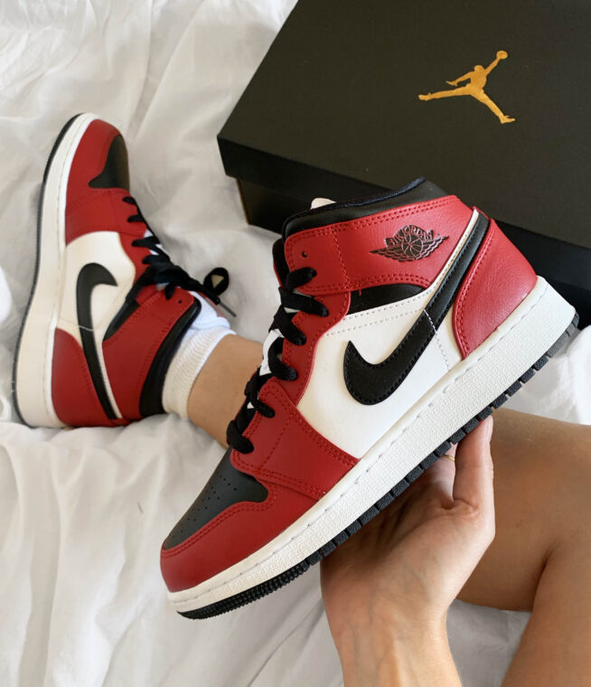 Air Jordan 1 Black Toe