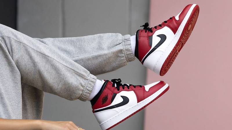 jordan air 1 mid chicago 2020