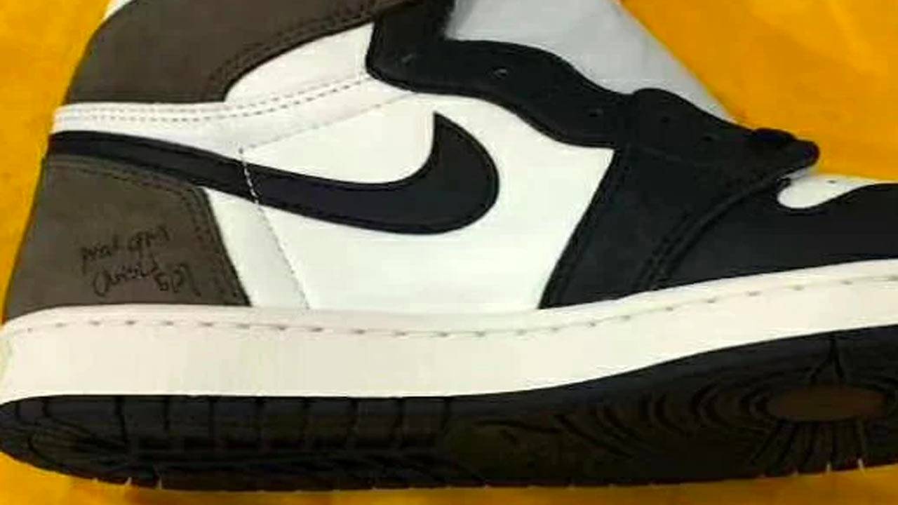 Air Jordan 1 High OG "Dark Mocha"