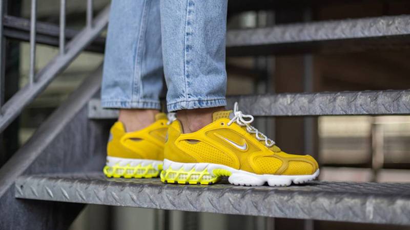 black and yellow nike shocks