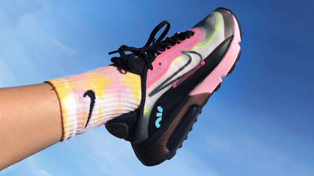 Get Creative This Season With This Exclusive Tie Dye Tutorial From The Sole Womens Get Creative This Season With This Exclusive Tie Dye Tutorial From The Sole Womens