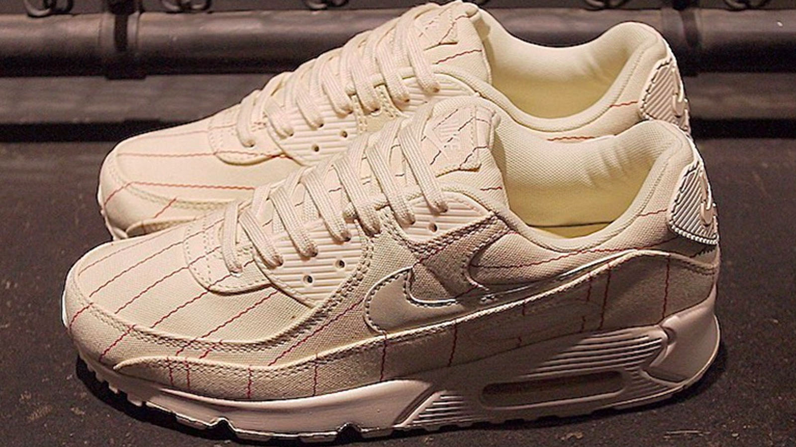 nike am90 pinstripe