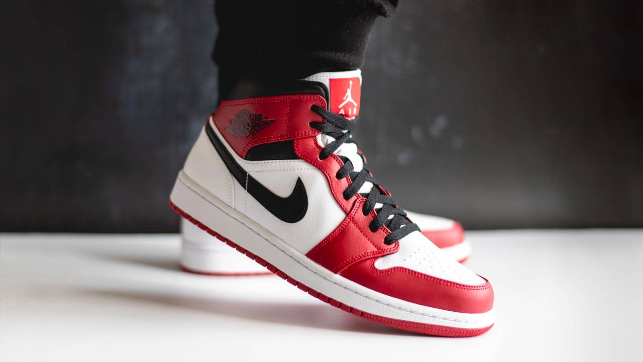 Air Jordan 1 Mid "Chicago 2020"