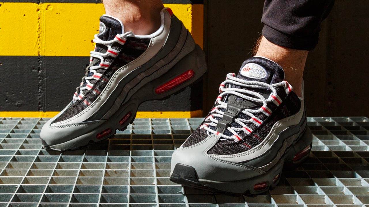 red air max 95 on feet
