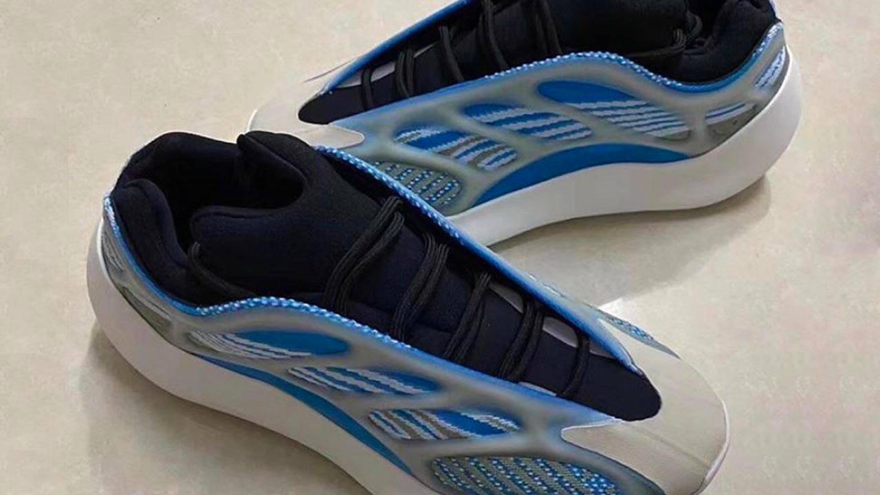 Yeezy 700 V3 "Azareth"