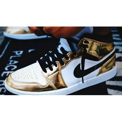 Metallic gold hot sale jordan 1