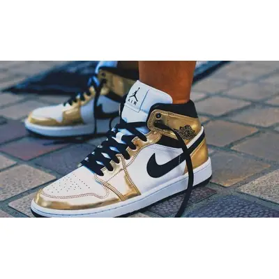 Air jordan best sale metallic gold