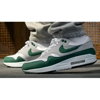 Air max hunter green on sale