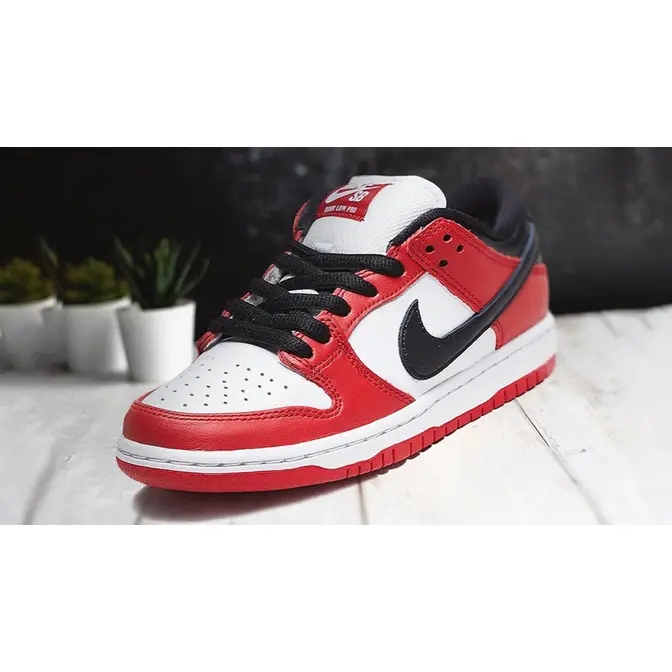 Nike SB Dunk Low Chicago Lifestyle Front