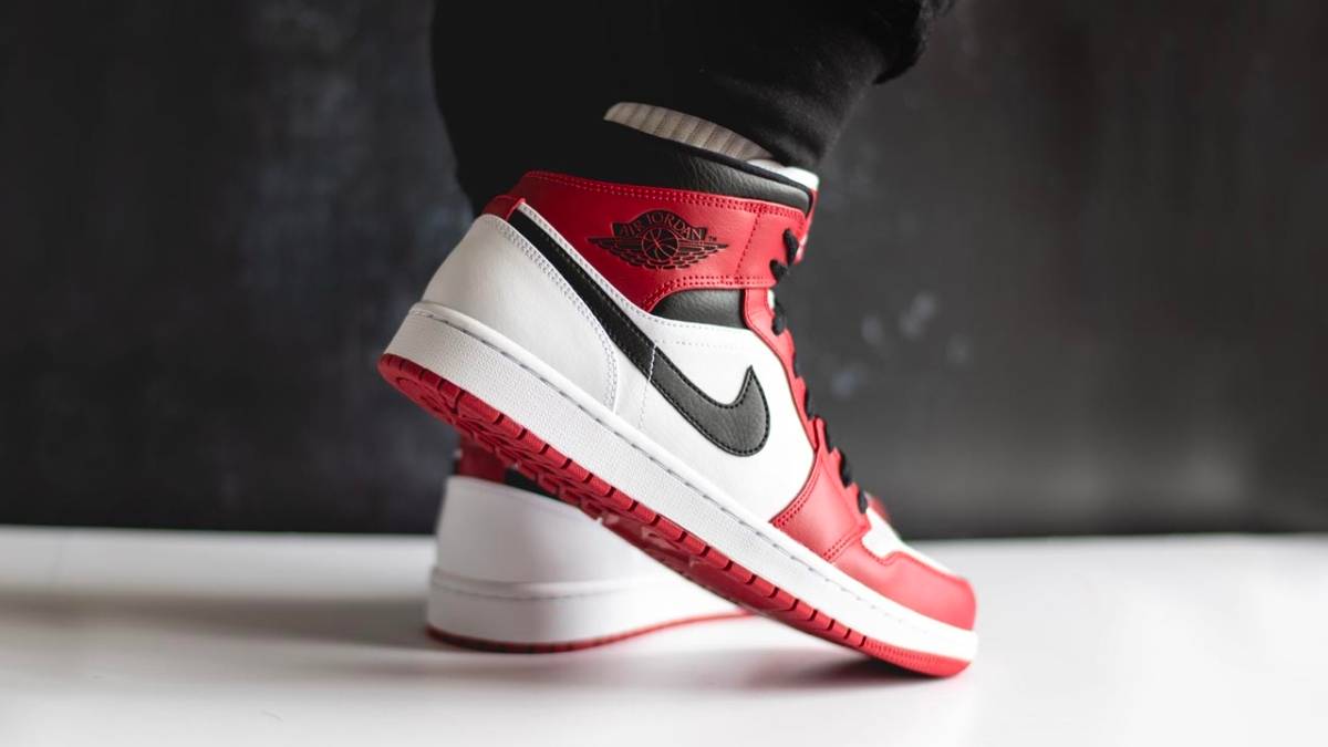 jordan 1 mid chicago outfit