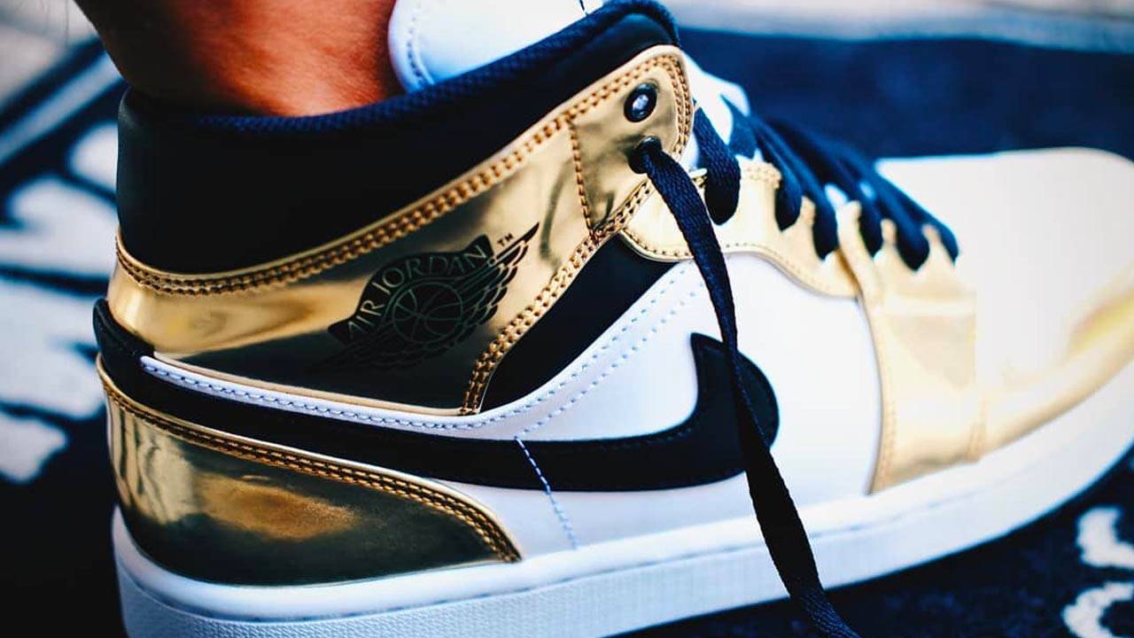 Air Jordan 1 Mid SE "Metallic Gold"